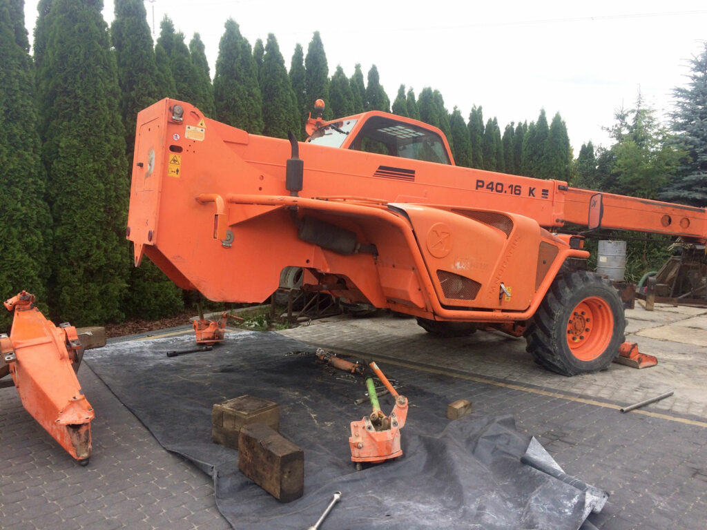 Serwis ładowarek teleskopowych MERLO, MANITOU i silników DEUTZ. Serwis mobilny ładowarek, naprawy i przeglądy bieżące, remonty generalne.