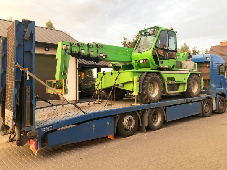 Transport ładowarek teleskopowych MERLO i MANITOU, transport specjalistyczny maszyn budowlanych.