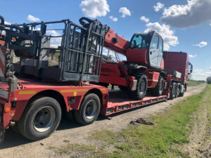 Specjalistyczny transport niskopodwoziowy ładowarek teleskopowych i maszyn budowlanych na terenie całej Polski.